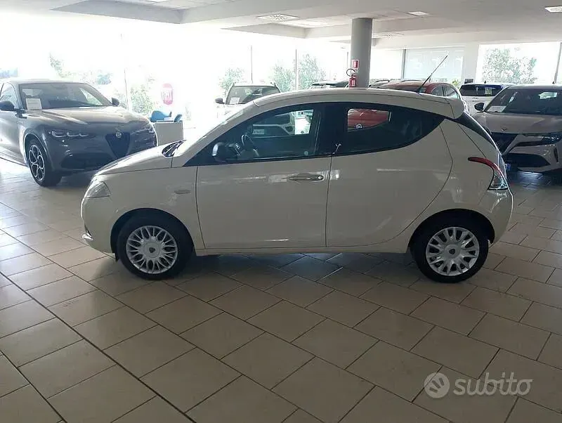 Usata Lancia Ypsilon Silver 95 CV (69 kW) 2017 Beige Utilitaria