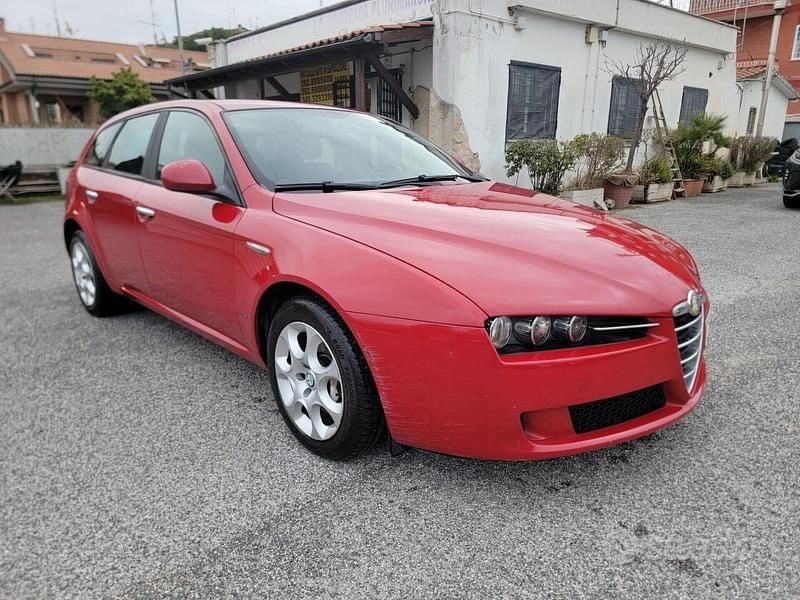 Käytetty Alfa Romeo 159 Distinctive 140 HP (102 kW) 2011 Punainen Farmari