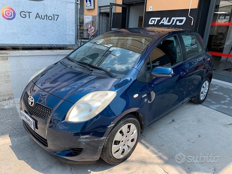 Blu Usata 2007 Toyota Yaris Tre volumi | 2800 € (Super prezzo) - Immagine 1/4