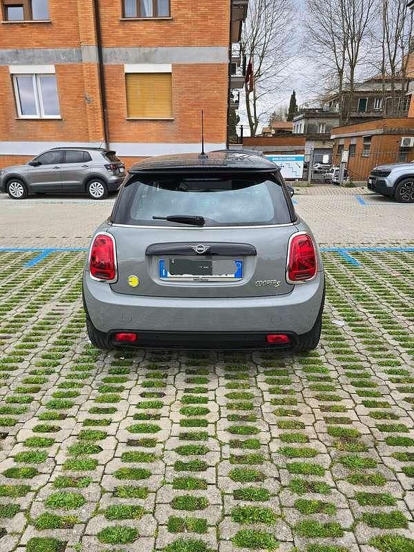 Usata Mini Cooper SE 75 kW (102 CV) 2022 Grigio Utilitaria