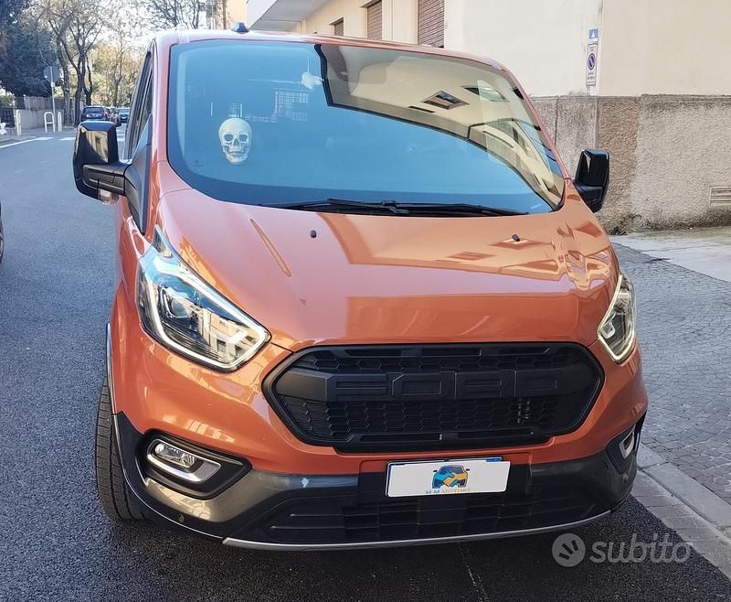 Usata Ford Tourneo Active 170 CV (125 kW) 2022 Arancione Monovolume