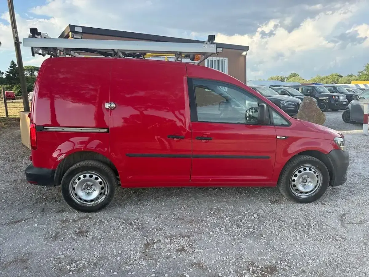 Usata VW Caddy 122 CV (89 kW) 2016 Rosso Monovolume
