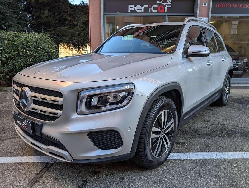Usata Mercedes GLB200 Business 150 CV (110 kW) 2021 Argento SUV