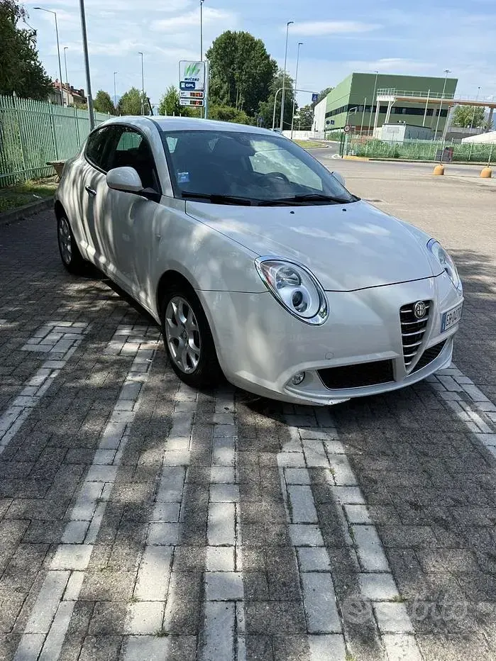 Usata Alfa Romeo MiTo Distinctive 79 CV (58 kW) 2010 Giallo Utilitaria