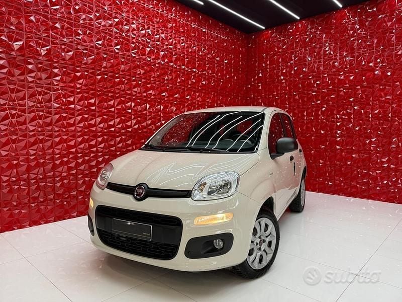 Beige Usata 2015 Fiat Panda Lounge Tre volumi | 6900 € (Buon prezzo) - Immagine 1/4