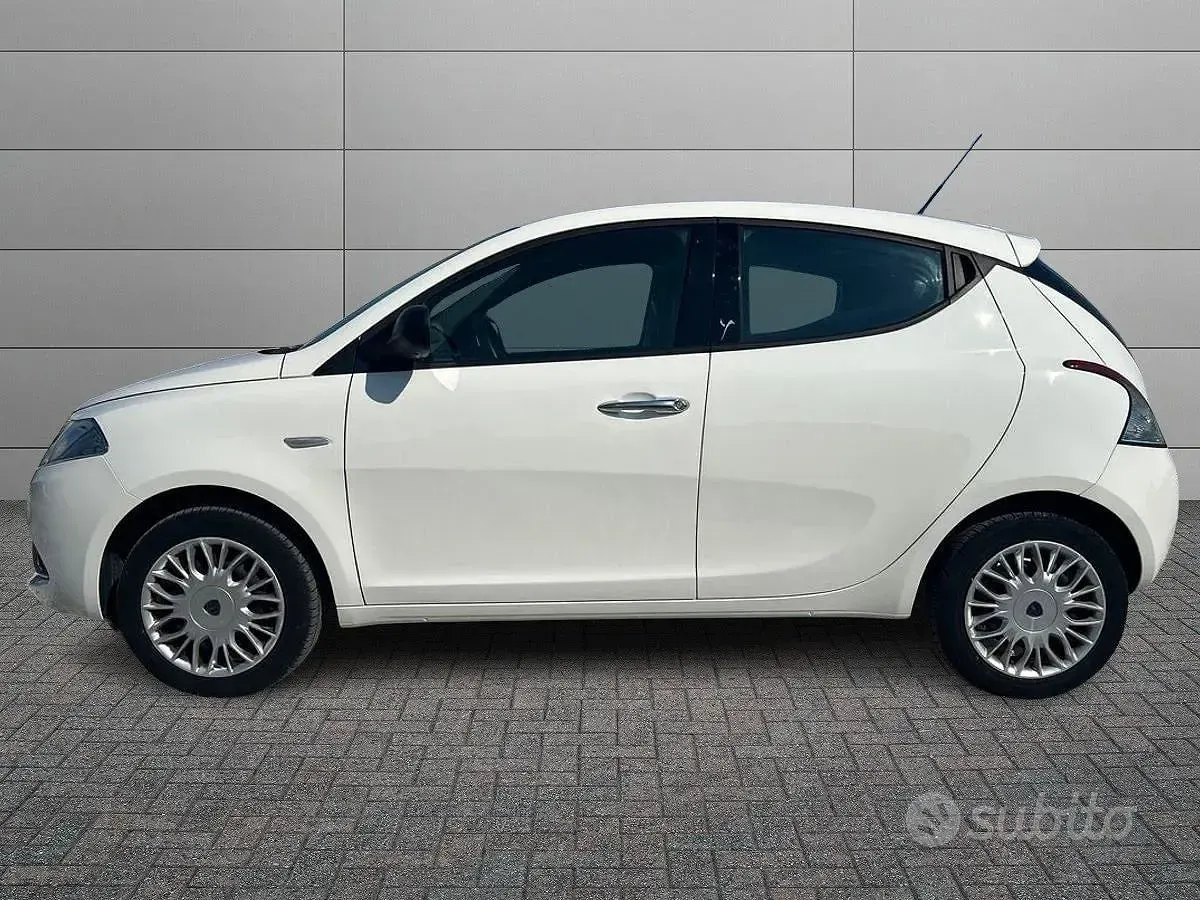 Usata Lancia Ypsilon Silver 69 CV (50 kW) 2016 Bianco Utilitaria