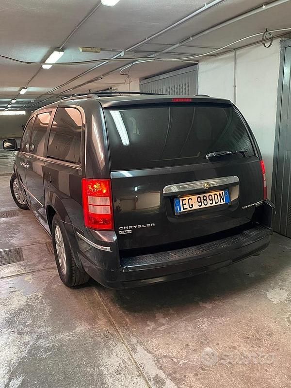 Usata Chrysler Voyager 163 CV (119 kW) 2010 Nero Monovolume