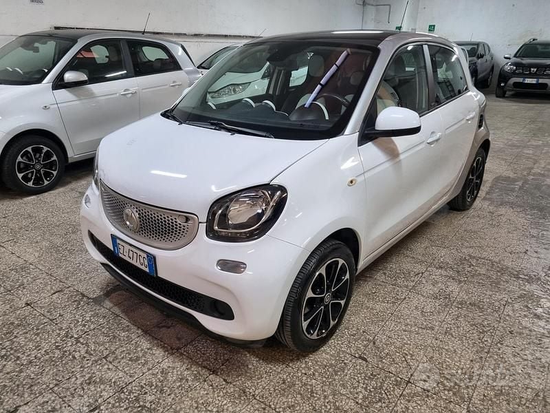 Bianco Usata 2015 Smart ForFour Passion Due volumi | 8500 € (Buon prezzo) - Immagine 1/4
