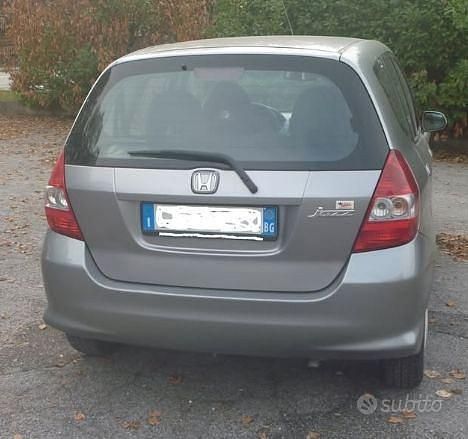 Usata Honda Jazz 77 CV (56 kW) 2005 Grigio Utilitaria