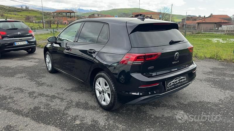 Usata VW Golf VIII Life 116 CV (85 kW) 2022 Nero Berlina