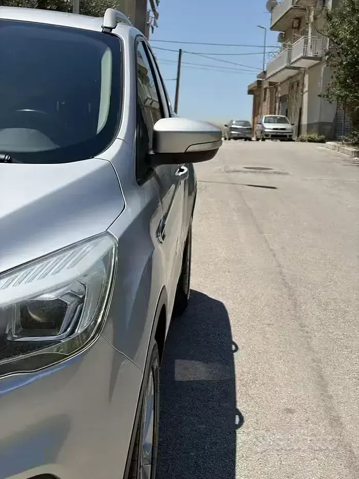 Usata Ford Kuga 120 CV (88 kW) 2017 Grigio SUV