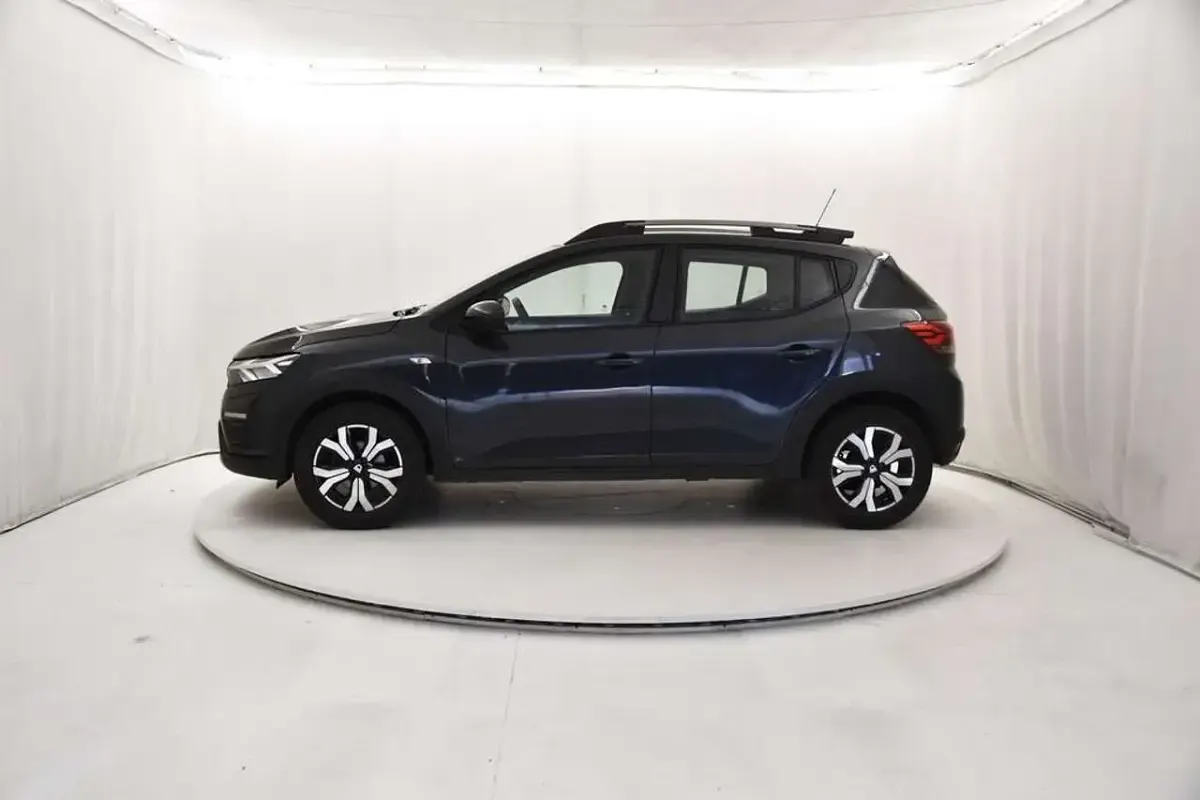 Usata Dacia Sandero Comfort 91 CV (66 kW) 2022 Grigio cometa Berlina