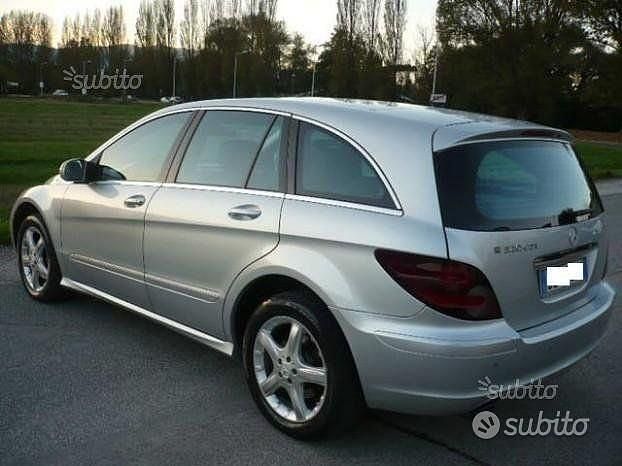 Usata Mercedes R320 Sport 224 CV (164 kW) 2006 Grigio Monovolume