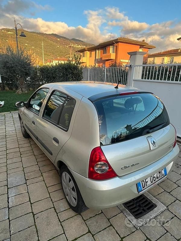 Usata Renault Clio II 75 CV (55 kW) 2007 Berlina