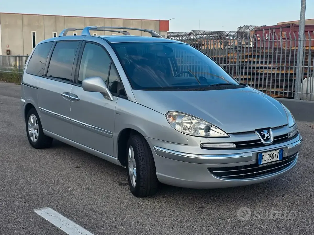 Usata Peugeot 807 163 CV (119 kW) 2012 Grigio Monovolume