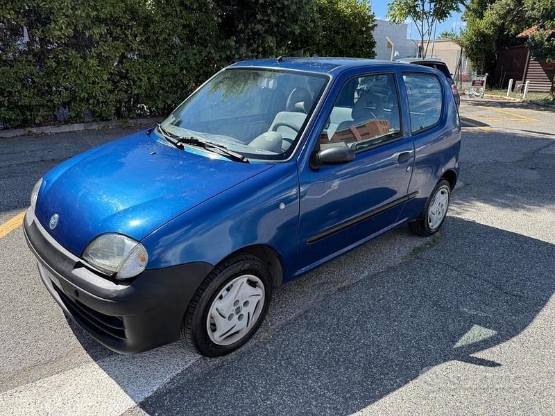 Blu Usata 2005 Fiat 600 Tre volumi | 1800 € (Buon prezzo) - Immagine 1/4
