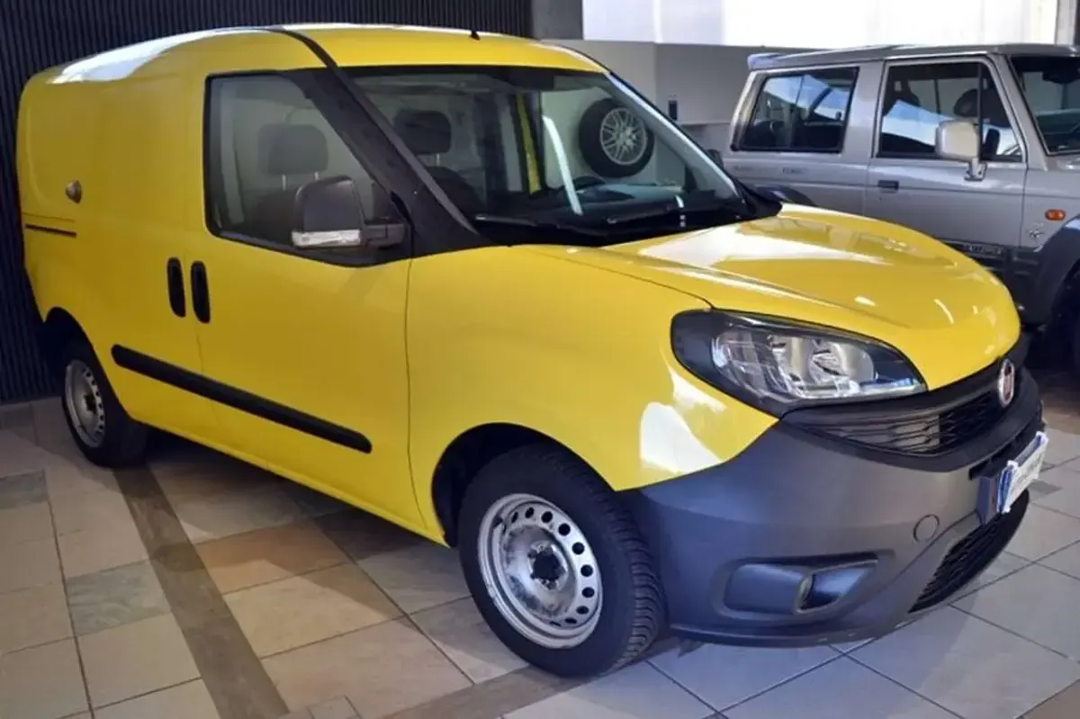 Usata Fiat Doblò 95 CV (69 kW) 2019 Giallo Monovolume