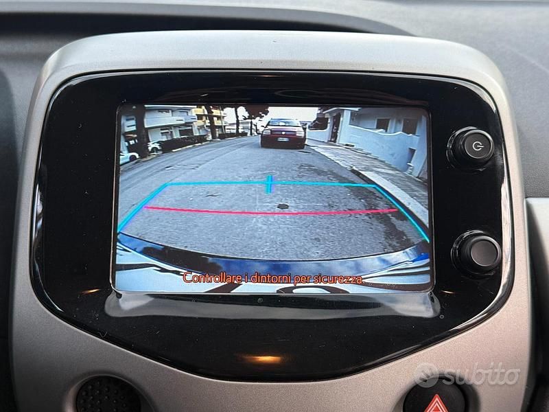 Usata Toyota Aygo 69 CV (50 kW) 2017 Rosso Utilitaria