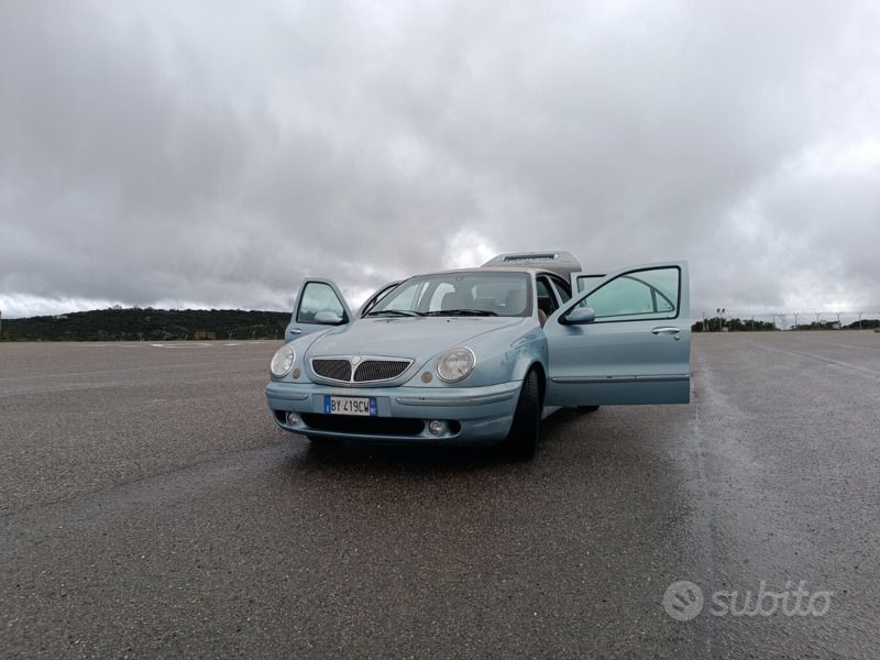 Usata 2001 Lancia Lybra Tre volumi | 1300 € (Buon prezzo) - Immagine 1/4