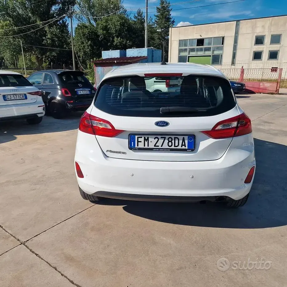 Usata Ford Fiesta Titanium 86 CV (63 kW) 2017 Bianco Utilitaria