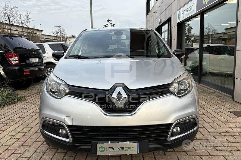 Usata Renault Captur Intens 90 CV (66 kW) 2015 Grigio SUV