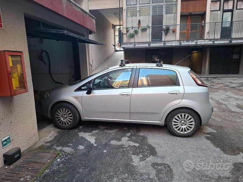 Usata Fiat Grande Punto 77 CV (56 kW) 2010 Grigio Utilitaria