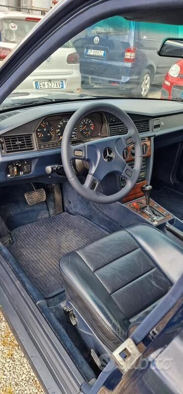Usata Mercedes 190 166 CV (122 kW) 1991 Blu Berlina