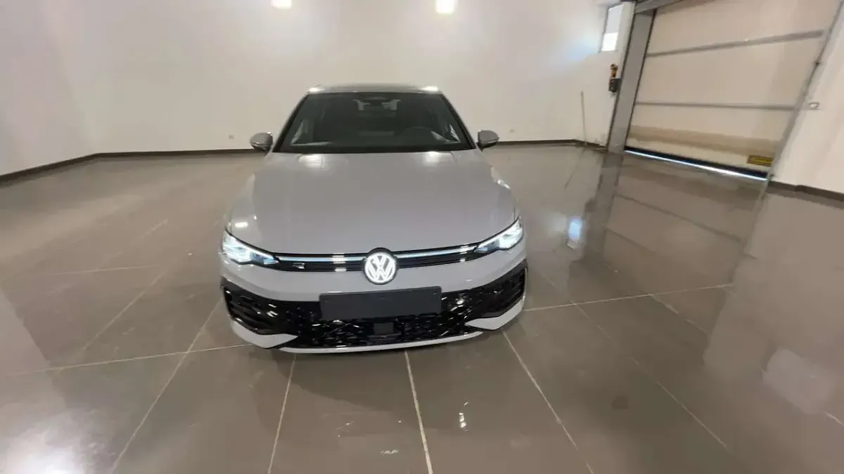 Nuova VW Golf VIII R-line Plus 150 CV (110 kW) 2026 Grigio Berlina