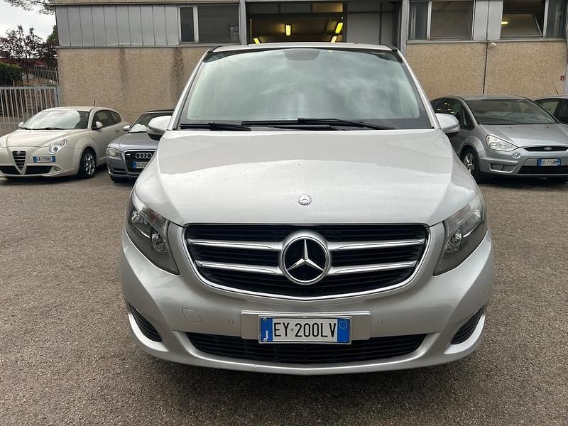 Usata Mercedes V220 Premium 163 CV (119 kW) 2015 Argento Monovolume