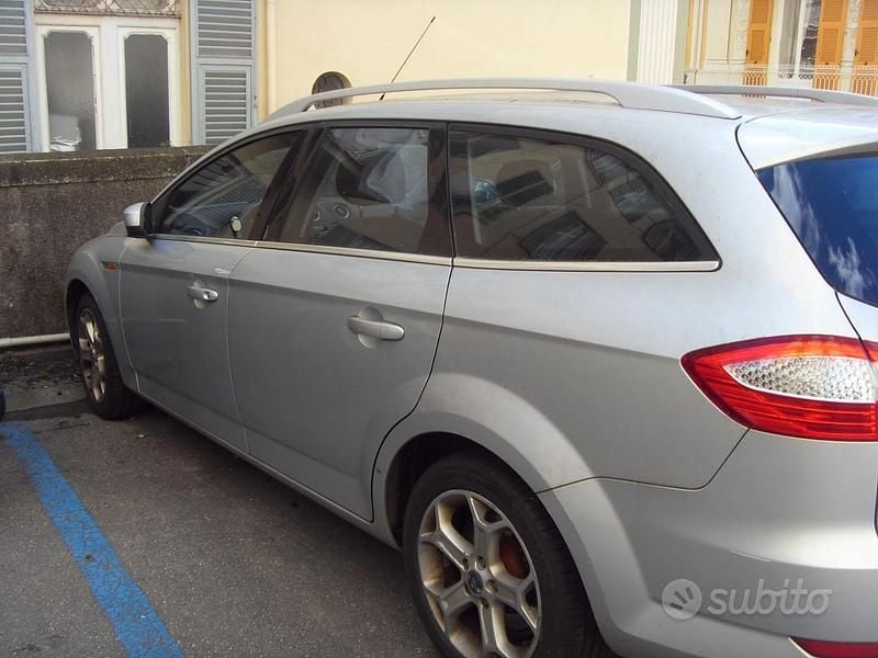 Grigio Usata 2010 Ford Mondeo Titanium Station wagon | 6000 € (Buon prezzo) - Immagine 1/4