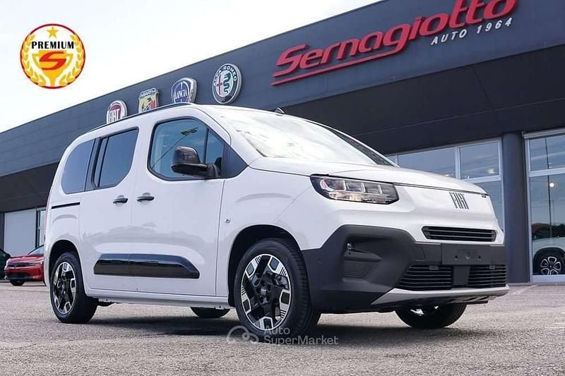 Bianco Nuova 2025 Fiat Doblò Comfort Monovolume | 27.900 € - Immagine 1/4
