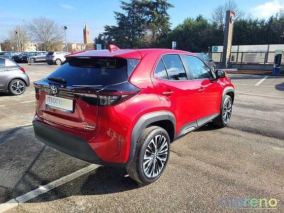 Begagnad Toyota Yaris Hybrid Lounge 116 HK (85 kW) 2021 Röd Pickup