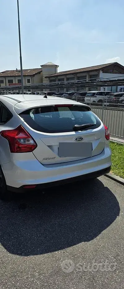 Usata Ford Focus 115 CV (84 kW) 2014 Grigio Berlina