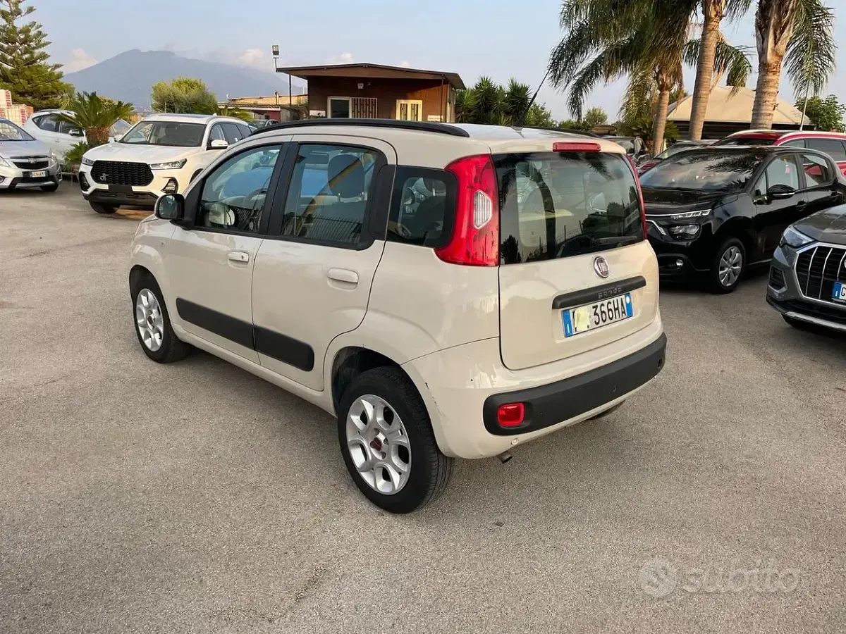 Usata Fiat Panda Lounge 80 CV (58 kW) 2014 Beige Utilitaria
