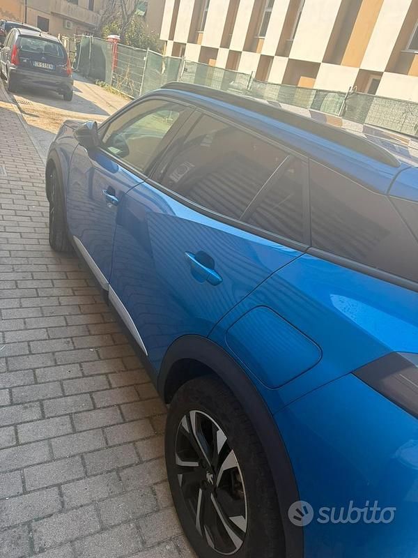Usata Peugeot 2008 Allure 131 CV (96 kW) 2023 Blu SUV