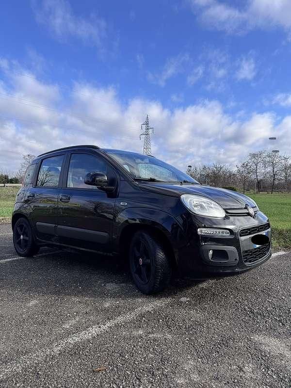 Usata Fiat Panda Lounge 69 CV (50 kW) 2016 Nero Utilitaria