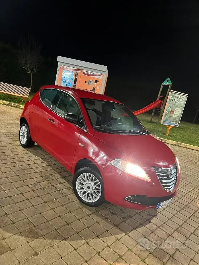 Usata Lancia Ypsilon 85 CV (62 kW) 2013 Utilitaria
