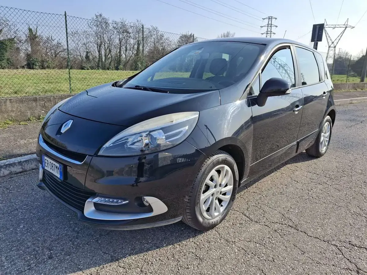 Usata Renault Scénic III 110 CV (80 kW) 2013 Nero pastello Monovolume
