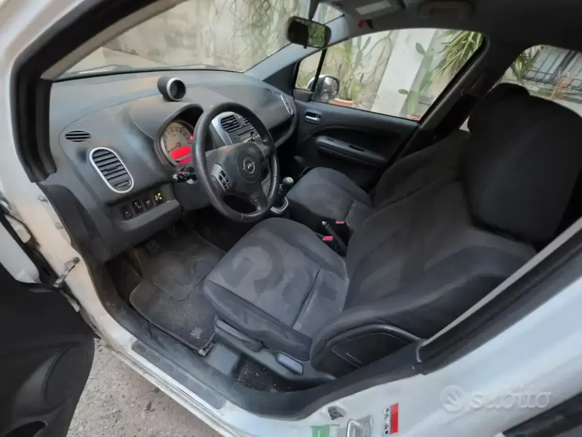 Usata Opel Agila Enjoy 86 CV (63 kW) 2010 Bianco Utilitaria
