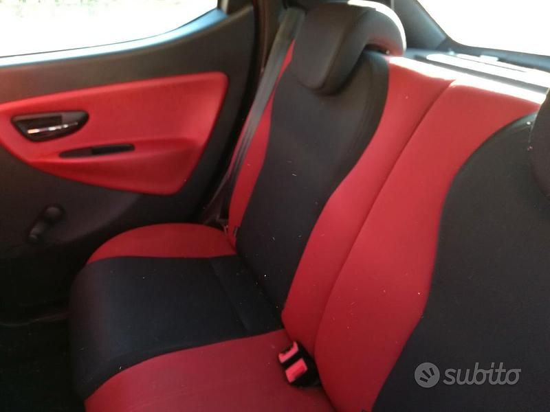 Usata Lancia Ypsilon 95 CV (69 kW) 2012 Utilitaria