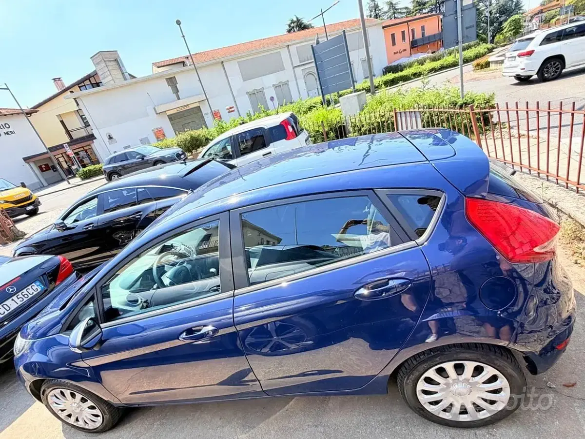 Usata Ford Fiesta 60 CV (44 kW) 2010 Bluazzurro Berlina