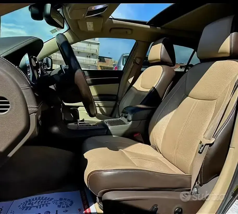 Usata Lancia Thema 239 CV (175 kW) 2012 Marrone Berlina