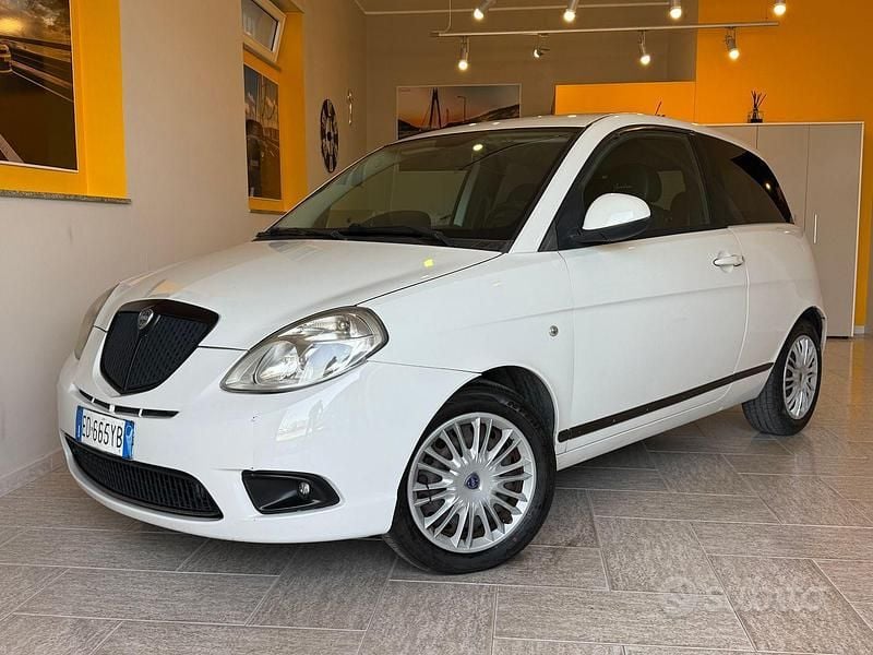 Usata Lancia Ypsilon 74 CV (54 kW) 2010 Bianco Utilitaria