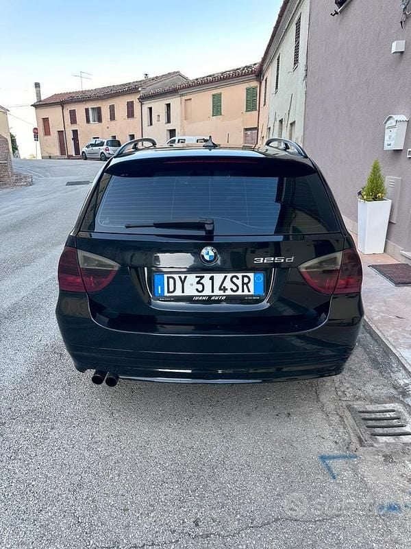 Usata BMW 325 197 CV (144 kW) 2009 Nero Berlina