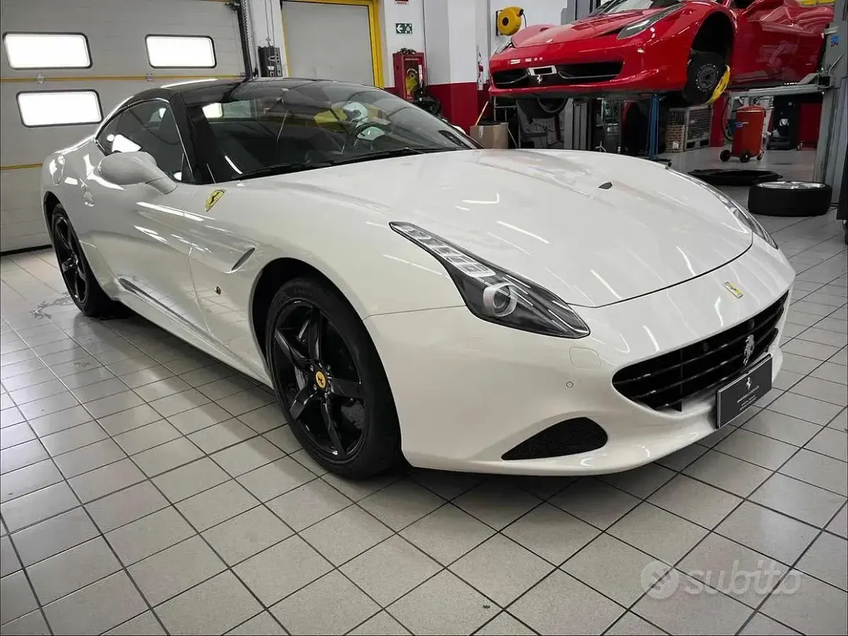 Usata Ferrari California 560 CV (411 kW) 2014 Bianco Cabrio