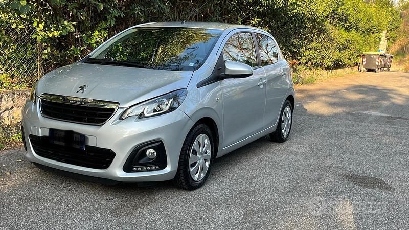 Grigio Usata 2019 Peugeot 108 Due volumi | 11.900 € (Molto cara) - Immagine 1/4