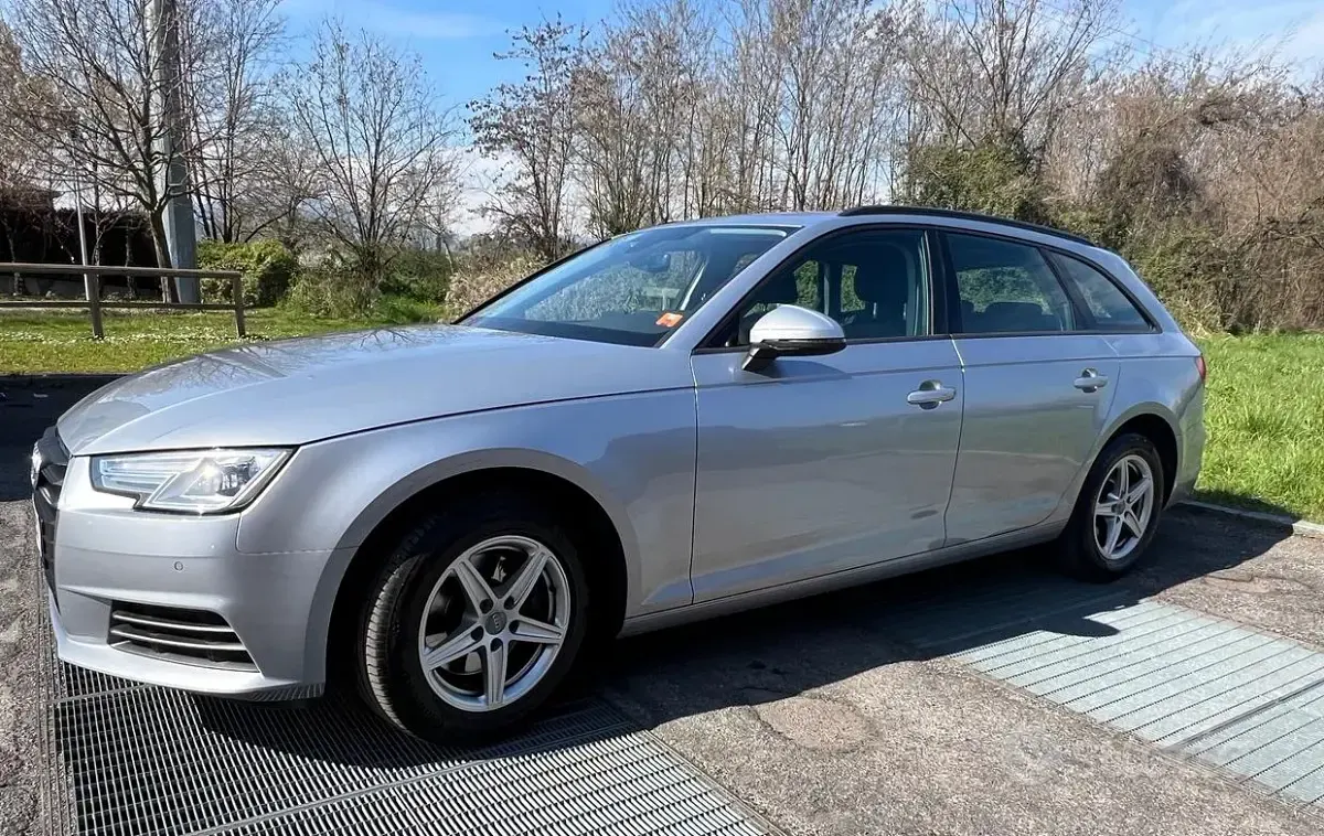 Usata Audi A4 Business 150 CV (110 kW) 2021 Grigio Station wagon