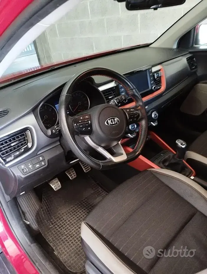 Usata Kia Stonic 120 CV (88 kW) 2017 Rosso SUV