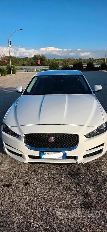 Usata Jaguar XE 200 CV (147 kW) 2016 Bianco Berlina