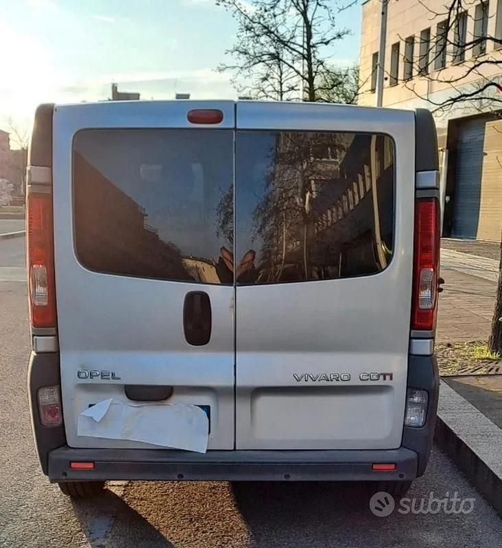 Usata Opel Vivaro 120 CV (88 kW) 2008 Grigio Monovolume